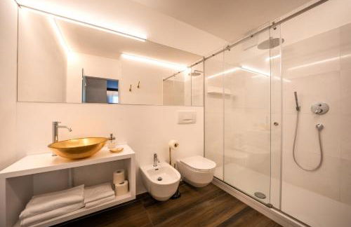 goldfinger + suites - Photo 19