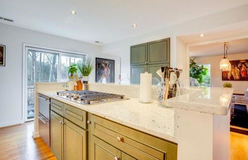 The White Elephant Inn Getaway with Pool and Hot Tub! - Foto 7