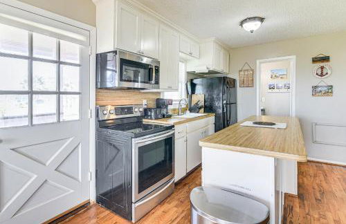 Walk to Beach Galveston Home with Patio and Balcony! - Foto 9