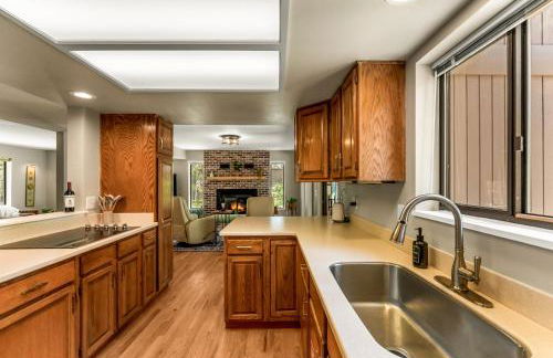 Spacious Comfort in Scenic Monument - Foto 18