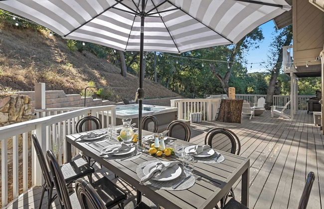 Hidden Oaks Farmhouse by Avantstay Hot Tub, Deck - Foto 40