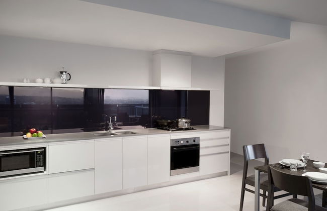 Mantra Circle on Cavill - Photo 37