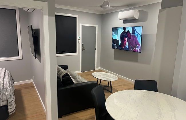 Northcott Lodge - Photo 2