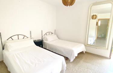 Villa Los Robles en Playa den Bossa con Piscina Privada - Photo 5