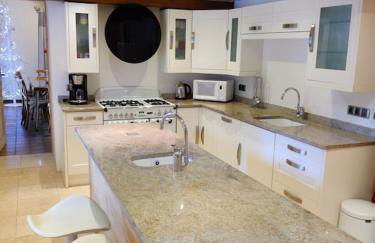 Spacious Ski Chalet In Traditional French Village, sleeps 8, Four Star with fibre broadband - Photo 12