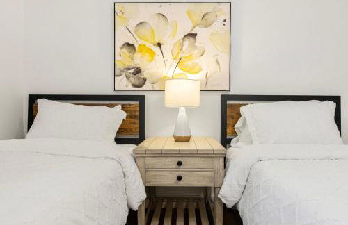 Spacious Mid Century Modern Sunroom Rambler - Foto 16