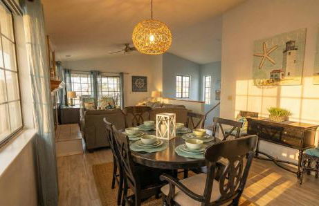 Spacious 3BR Home with Hot Tub & Private Yard - Foto 7