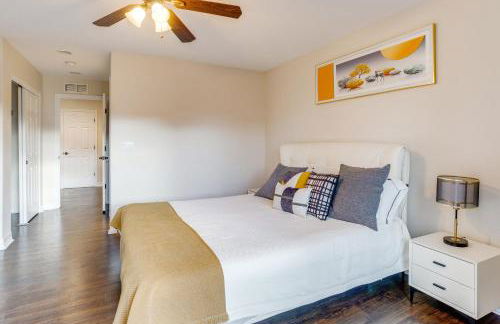 Yard, Home Gym, and Game Room Spacious Aurora Home - Foto 26