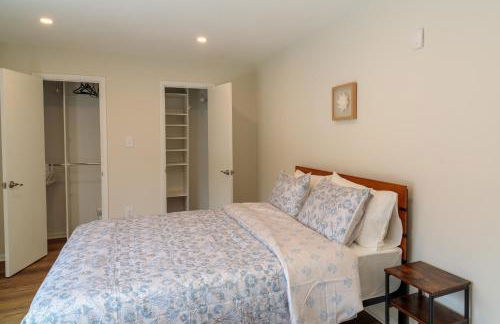 Bright, Spacious Home with Private Deck - Foto 11