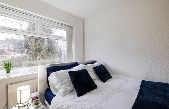 Lovely 2 Bedroom Apartment With Fireplace - Photo 3