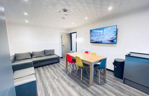 Burmer Central Bliss: Modern 3BR/1BA, Full Kitchen - Foto 1