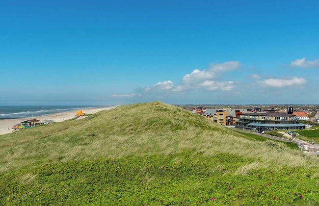 Stylish Couples' Retreat - Photo 23