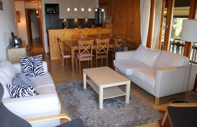 Stunning Apartment in Heart of Valley - Photo 8