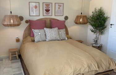 Luxury Villa with Panorama View and Heated Pool - Photo 27