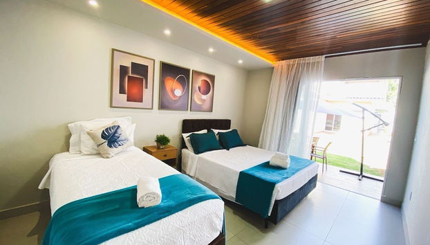 Casa com piscina 5 suites 1 quarto e AC - Foto 4