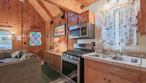 Moonridge Hideaway -Adorable, picture perfect cabin with a beautiful fireplace! - Foto 5, stove, pet friendly, minibar