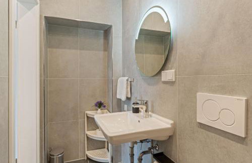 Family and Friends Worms - Photo 12