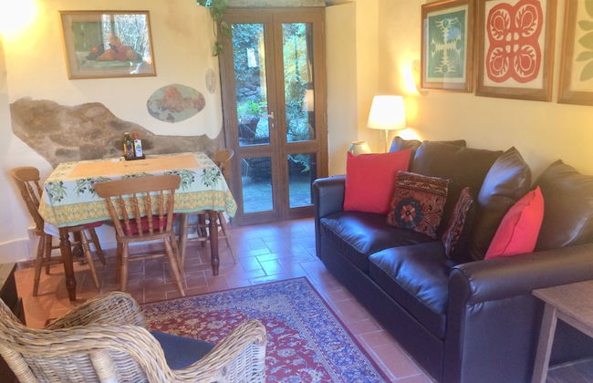 Adorable Tuscan Cottage With Beautiful Garden Just Outside Lucca, Sleeps 2 - Foto 4