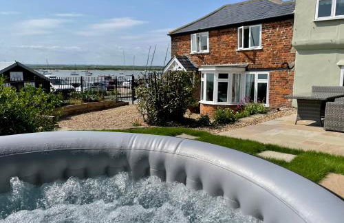 Cosy Coastal 2-Bedroom Cottage with Hot Tub and Log Burner - Foto 11