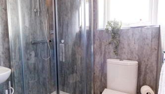 Spacious 4Bed Parking & Wi-Fi - Contractor Stays - Foto 4