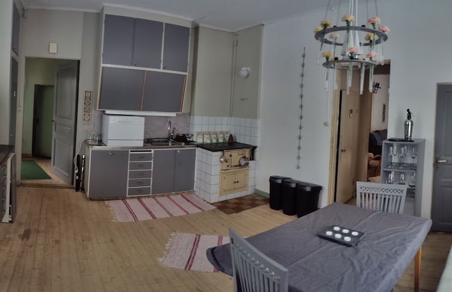 Bright and Spacious Living in Historic Building - Photo 11