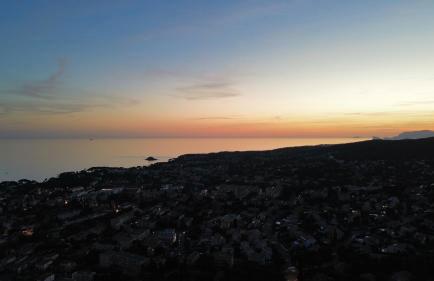 VUE EPOUSTOUFLANTE SUR BANDOL & LA MER 2 pièces, piscine tout confort 4 étoiles, très calme, terrasse spacieuse sans vis à vis, parking privé résidence standing - Foto 35