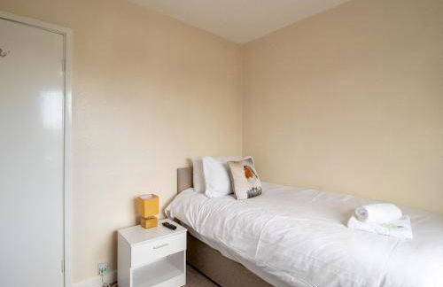 Welcoming Family Home - Pass the Keys - Foto 12