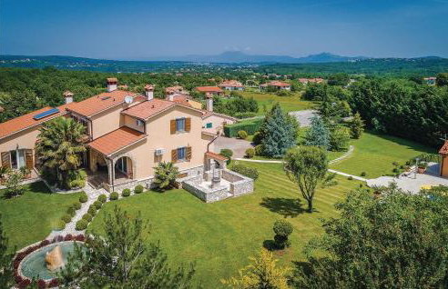 5 Bedroom Beautiful Home In Labin - Photo 2