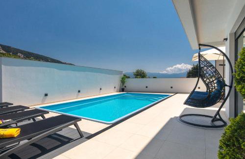 Villa Supernus II with Heated Pool - Photo 4