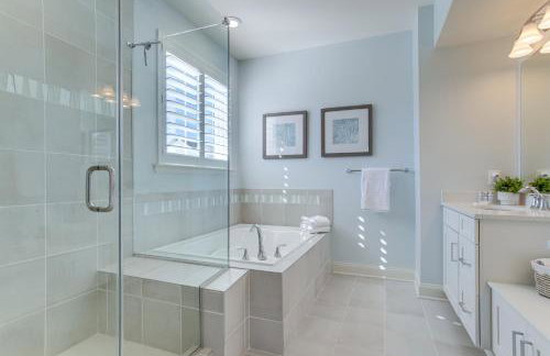 Modern and Spacious Home with Pool in Ocean View! - Foto 18