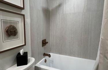 Midland Luxe, Pool, Fire Pit, Workspace, Pool Table - Foto 43