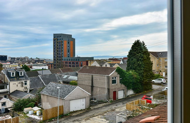 Captivating 3-bed House in Swansea Town Center - Photo 18