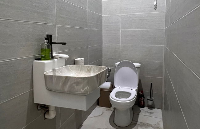 2BR Apartment With Pool and Wifi Near East Airport - Photo 11