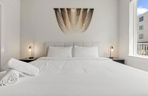 Poolside Luxury 1BR w Private Patio - Photo 22