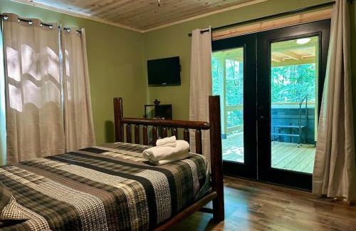 Laurelwood Luxury Cabin Hot Tub - Photo 22