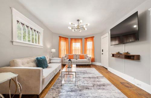 Modern 2BR Mins to Univ, Zoo, Destiny, Downtown - Foto 1