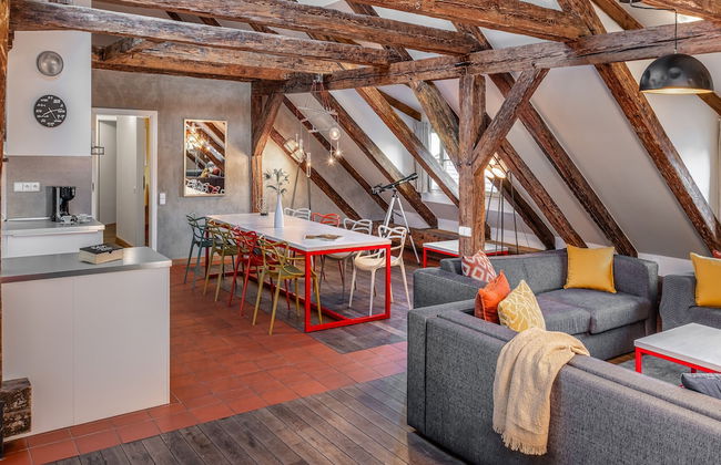 4 Arts Apartments by Adrez Living - Photo 2