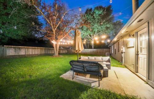 IAH Place: 4 bed, patio-sleeps 8+ - Foto 1