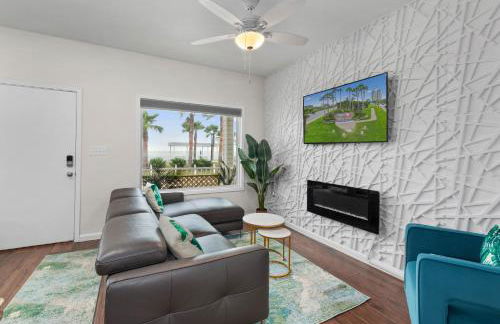 Bayfront Cottage- Pool - Hot Tub - Close to Beach - Foto 2