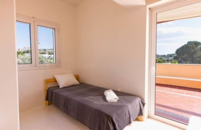 Deluxe 5 Bdrm Villa w Pool Next to the Beach - Photo 20