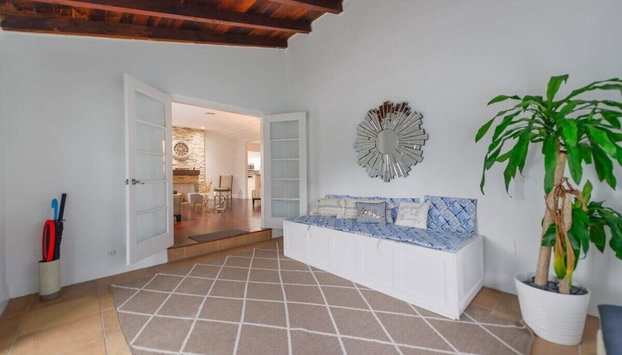 Discover Serenity in this Tranquil Miami Home - Foto 2, Entrada interior