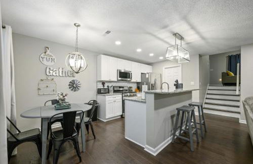 Lots of Hot Spots & Activities Near This Townhome - Foto 17