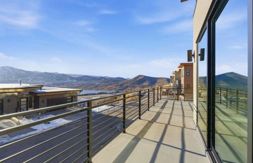 Luxury Hideout w Hot Tub Steam Shower - Photo 30