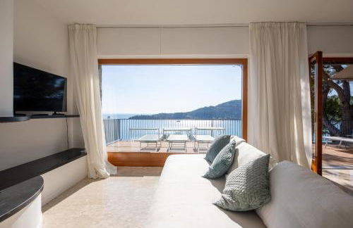 Modern and Elegant apartment with a spacious sea view terrace overlooking Palmaria Island Bright designer interiors Fully equipped Up to 6 guests Private parking Aircon All the comforts for a perfect stay - Foto 1