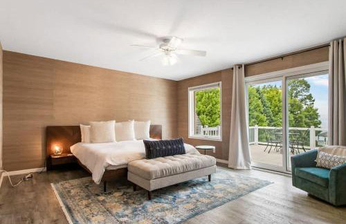 Spacious A-Frame with Lake Michigan Views & Hot Tub-Family Friendly - Foto 6