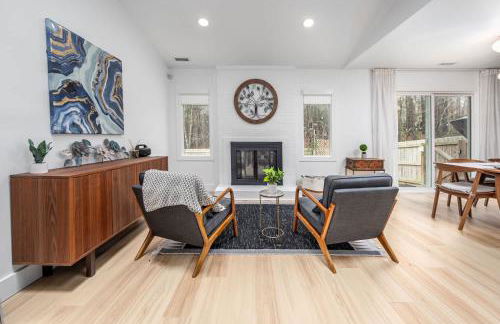 Tranquil Light-Filled Retreat 3BR Ranch - Photo 7