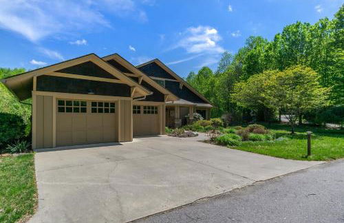 Fireside Retreat Hot Tub, Game Area, Fire Pit & Mountaintop Views! - Foto 45