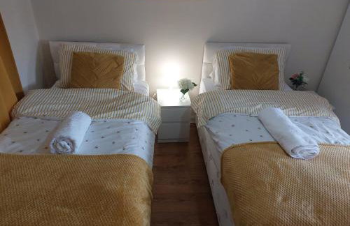 Two Bedroom Semi-detached Modern House in Birmingham - Photo 39