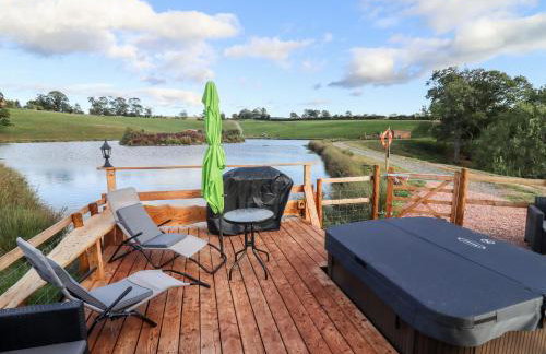 Gander Pod at Salford Court Farm Fishing Cabins - Foto 10