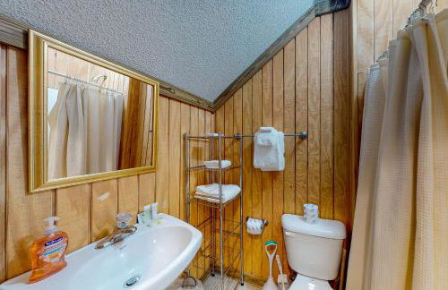 Fantastic getaway with private pool, deck, game room, AC & fast WiFi - Foto 31